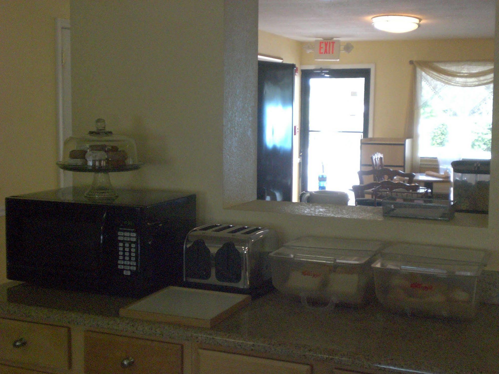 Executive Garden Titusville Hotel Exterior foto